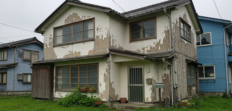 ボロボロの日本家屋