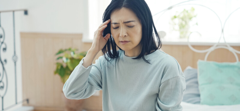 頭が痛い中年女性