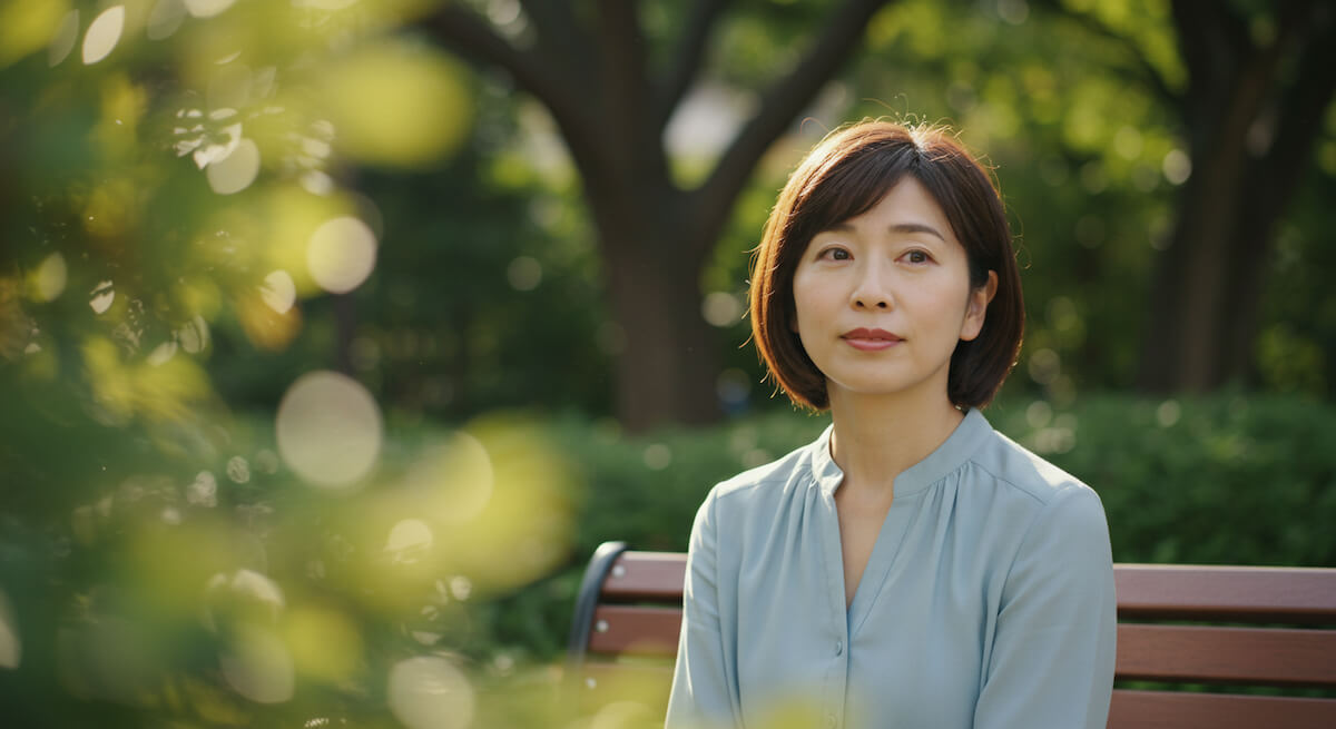 物思いにふける40代の主婦